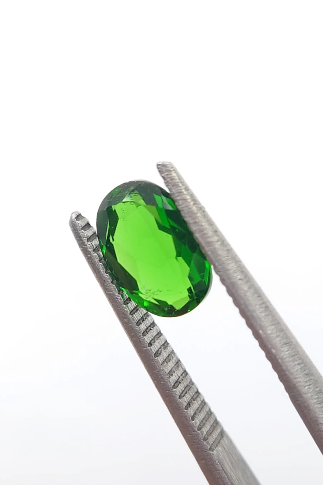 0.8ct Natural Green Chrome Diopside Oval Cut Loose Gemstone From Pakistan — view 2